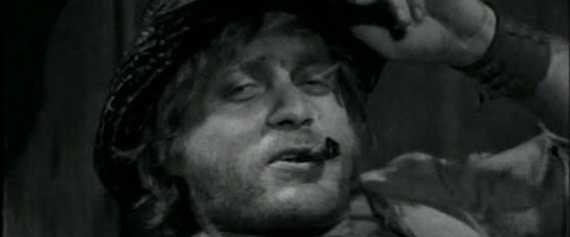 Tom Braks Şeytan Tırnağı backdrop