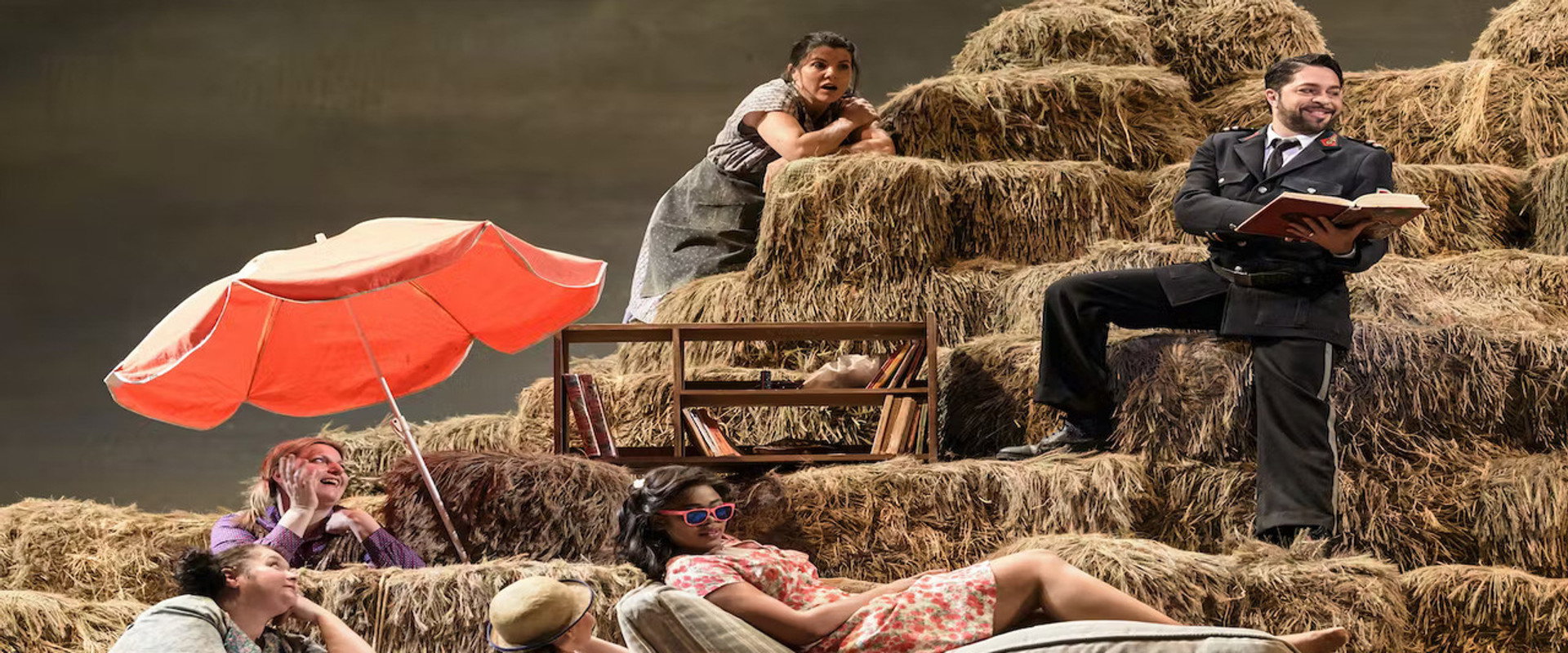 Royal Opera House: L’Elisir d’Amore backdrop