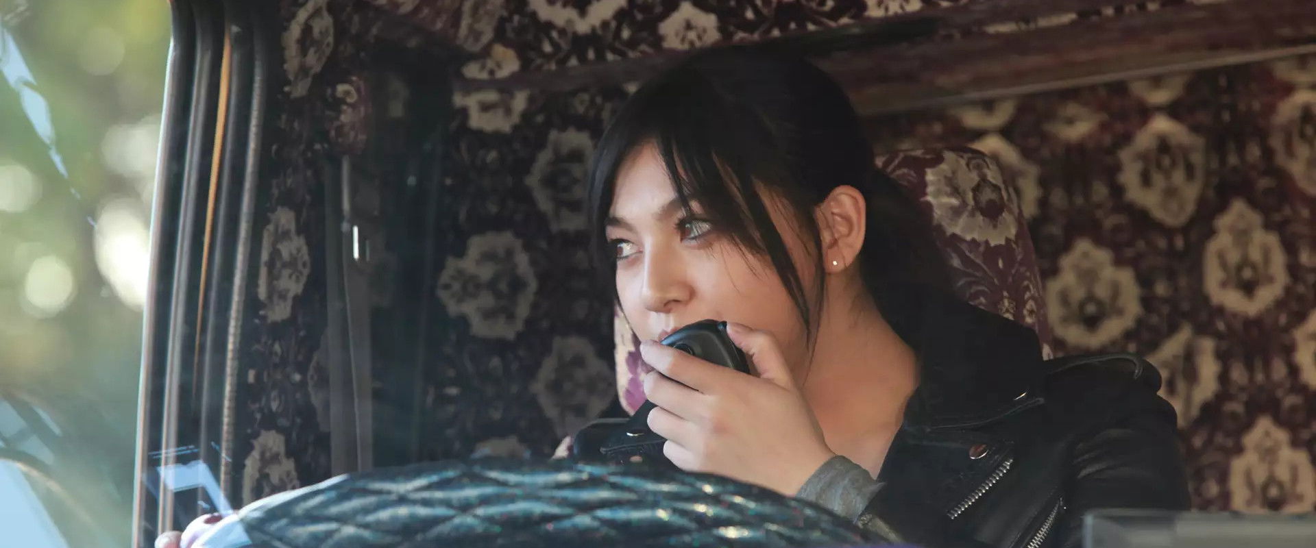 Decotora Gal 3: Sena backdrop