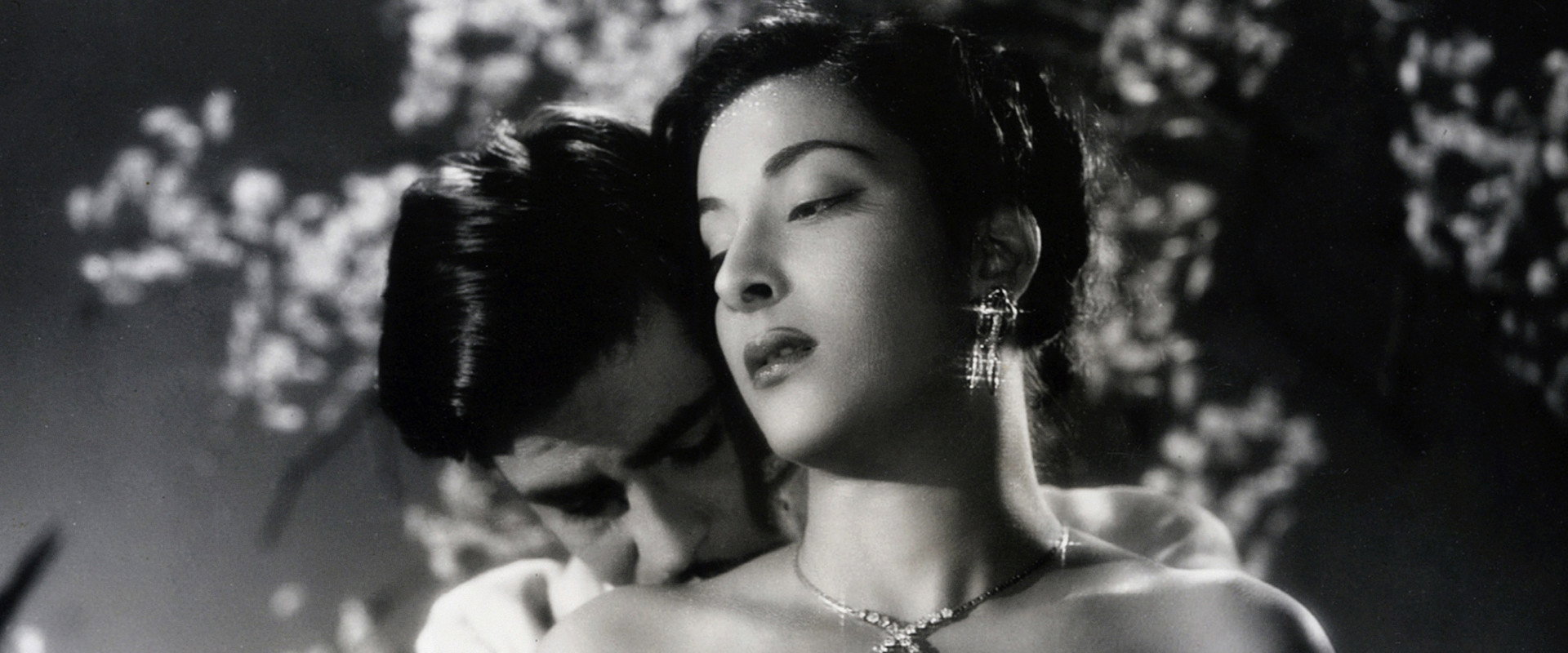 Awaara backdrop