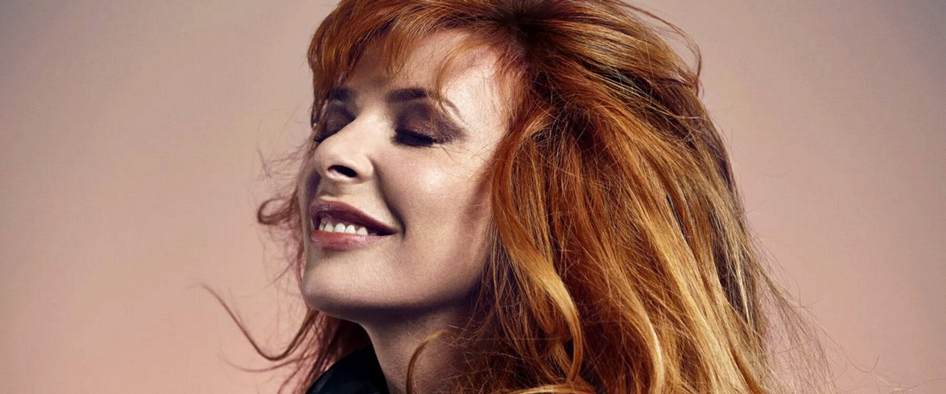 Mylène Farmer : sur les pas d'une icône backdrop
