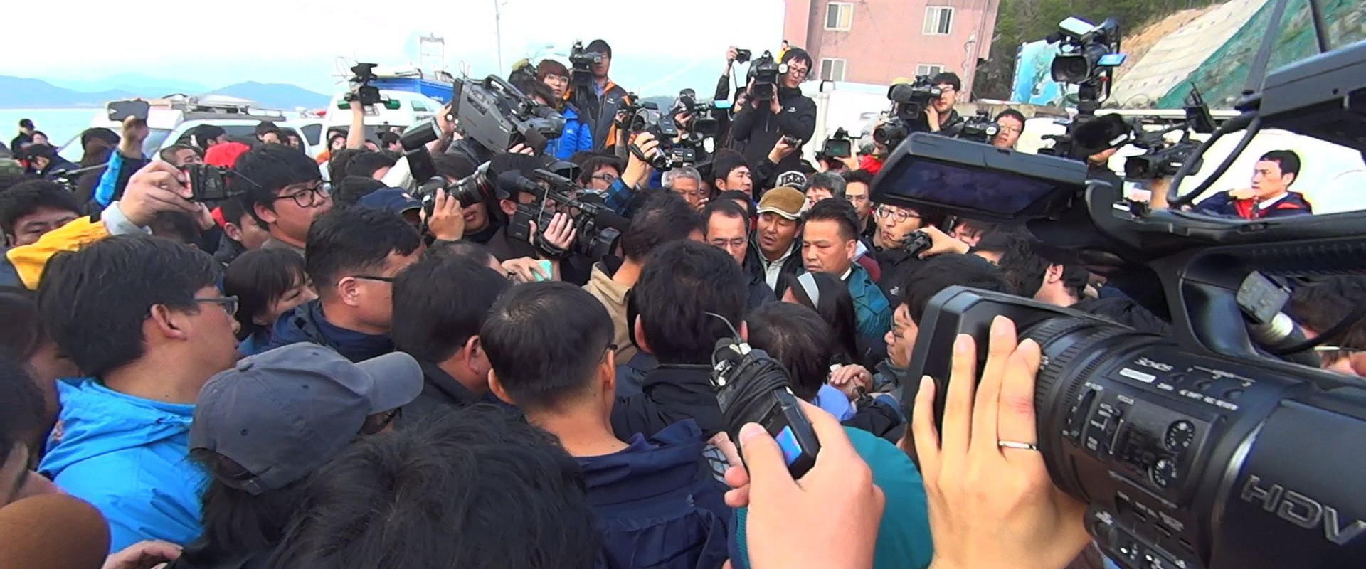 The Truth Shall Not Sink with Sewol backdrop