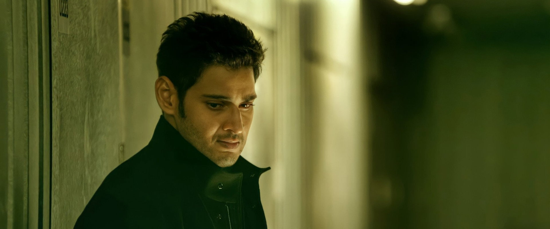 1: Nenokkadine backdrop