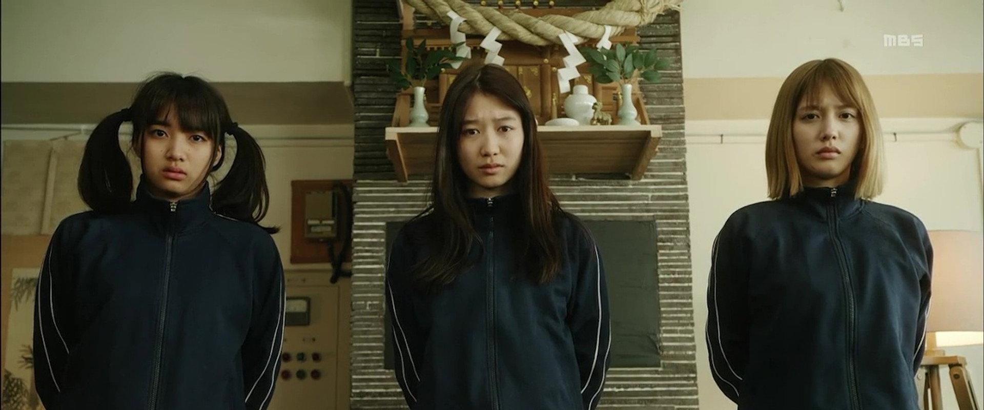 Back Street Girls: Gokudoruzu backdrop
