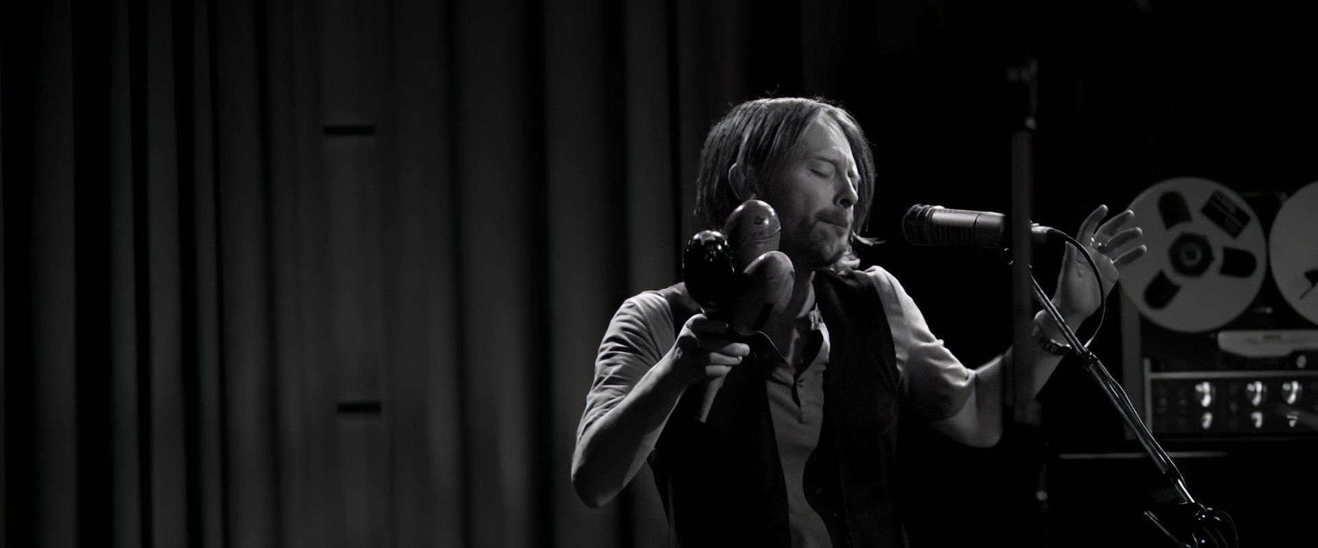 Radiohead: The King Of Limbs – Live From The Basement backdrop