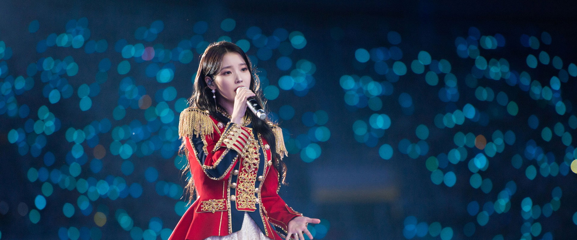 IU CONCERT : The Golden Hour backdrop