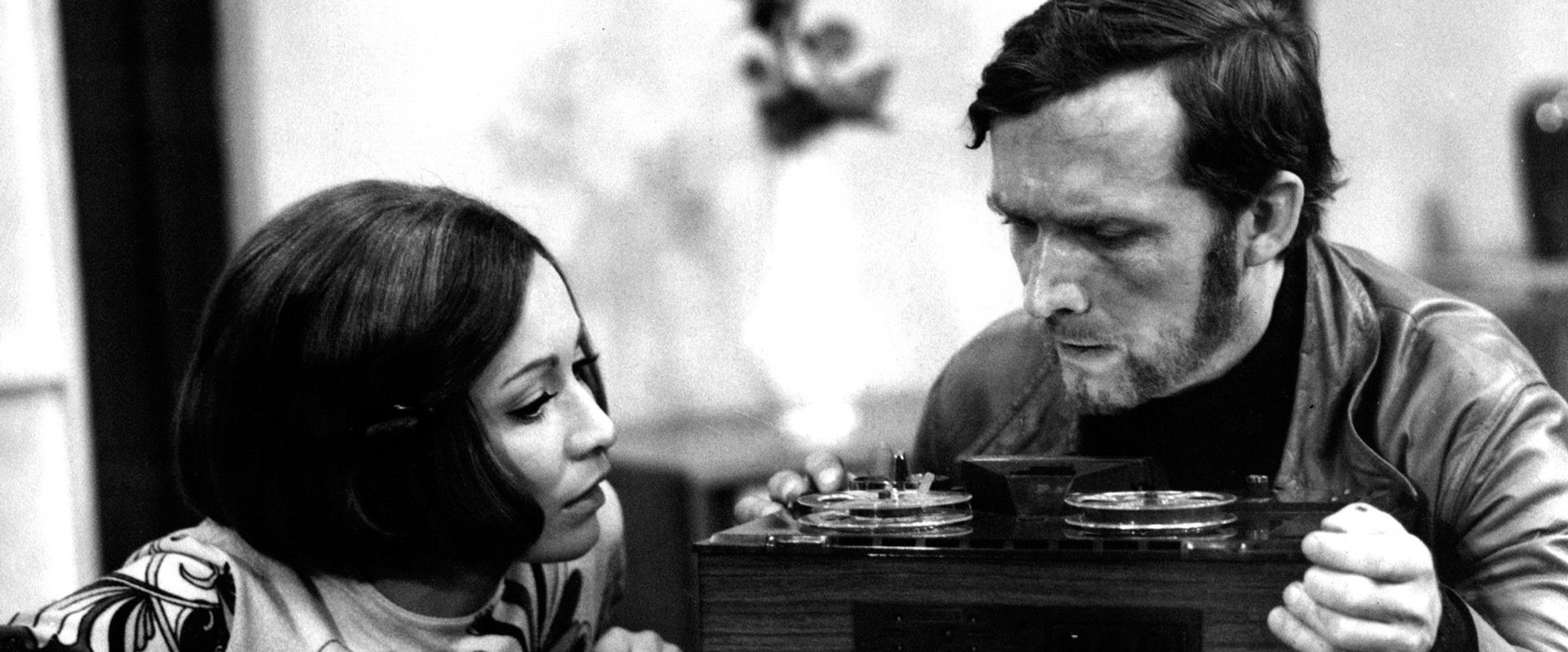 Muž v osidlech backdrop