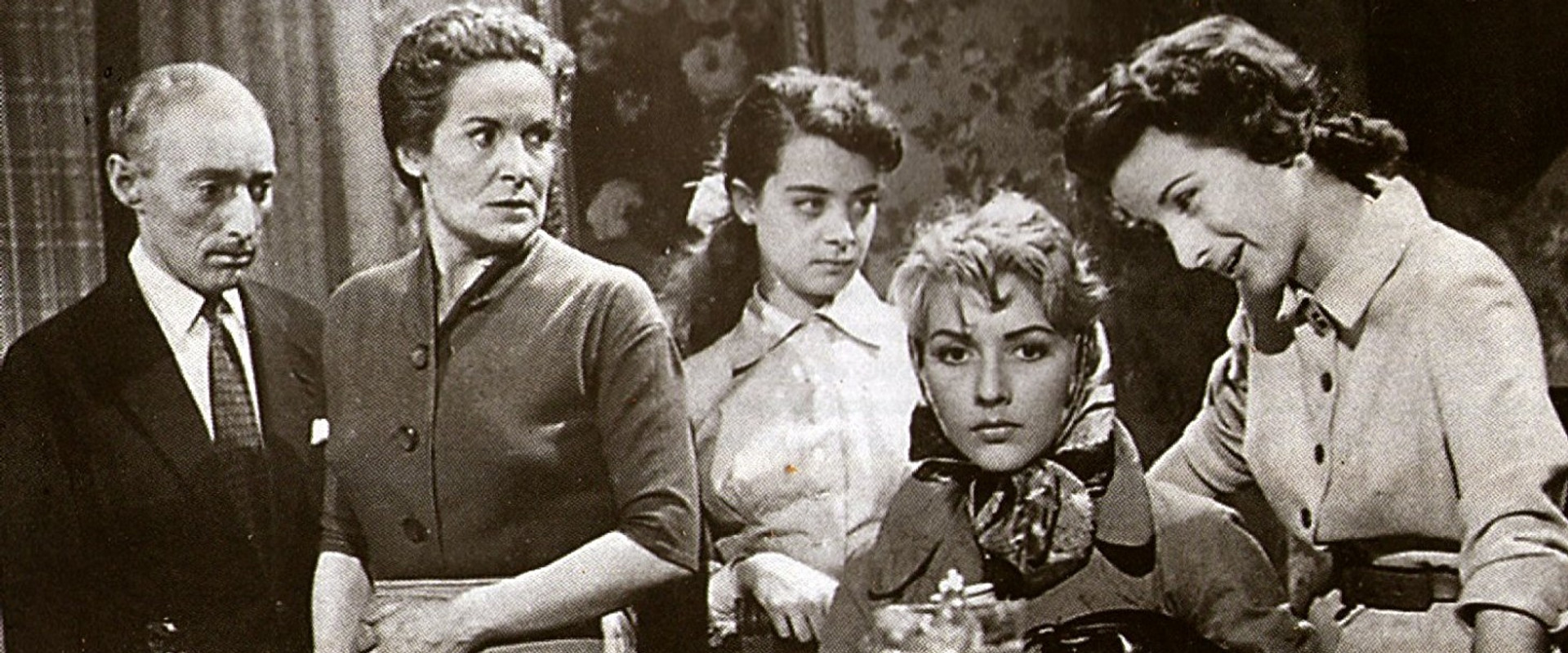 Rosaura at 10 O'Clock backdrop