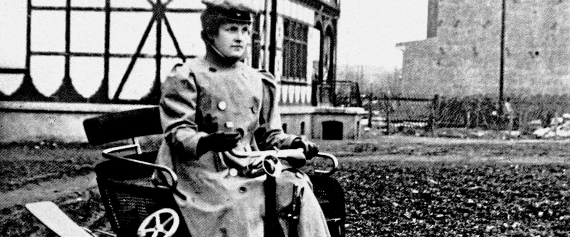 Women and Cars: The Story of an Underestimated Liaison backdrop