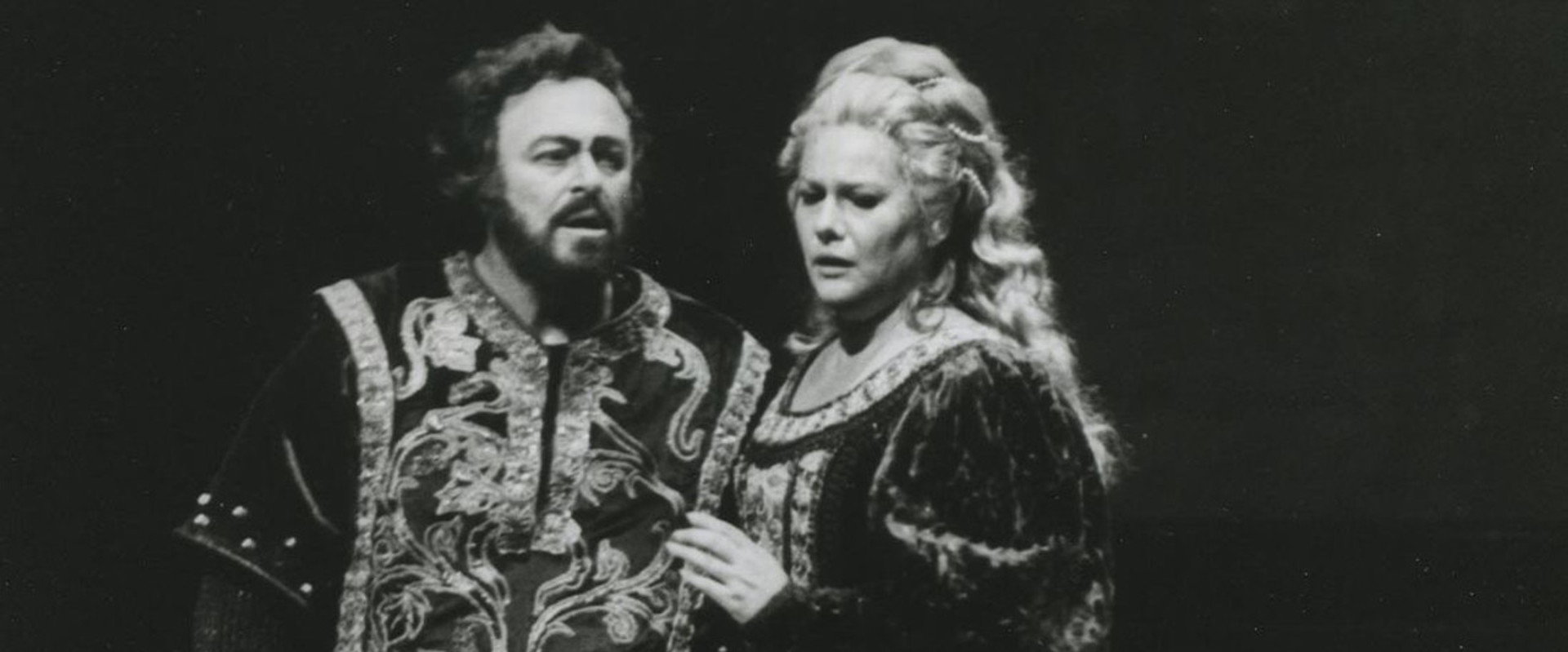 Il Trovatore backdrop