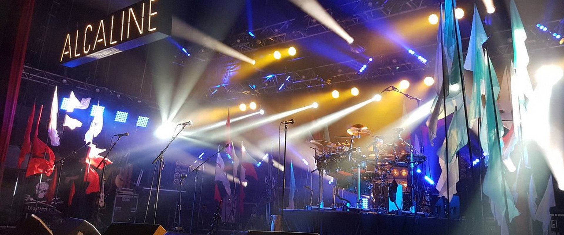 Tryo - Alcaline le Concert backdrop
