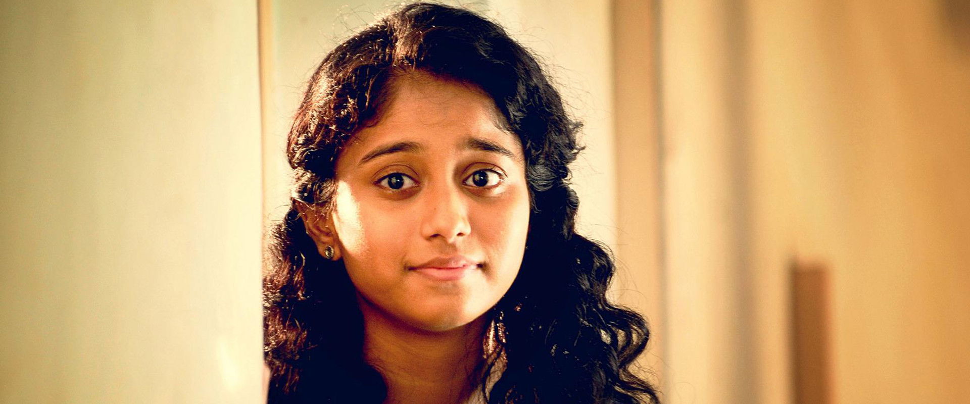 Azhagu Kutti Chellam backdrop