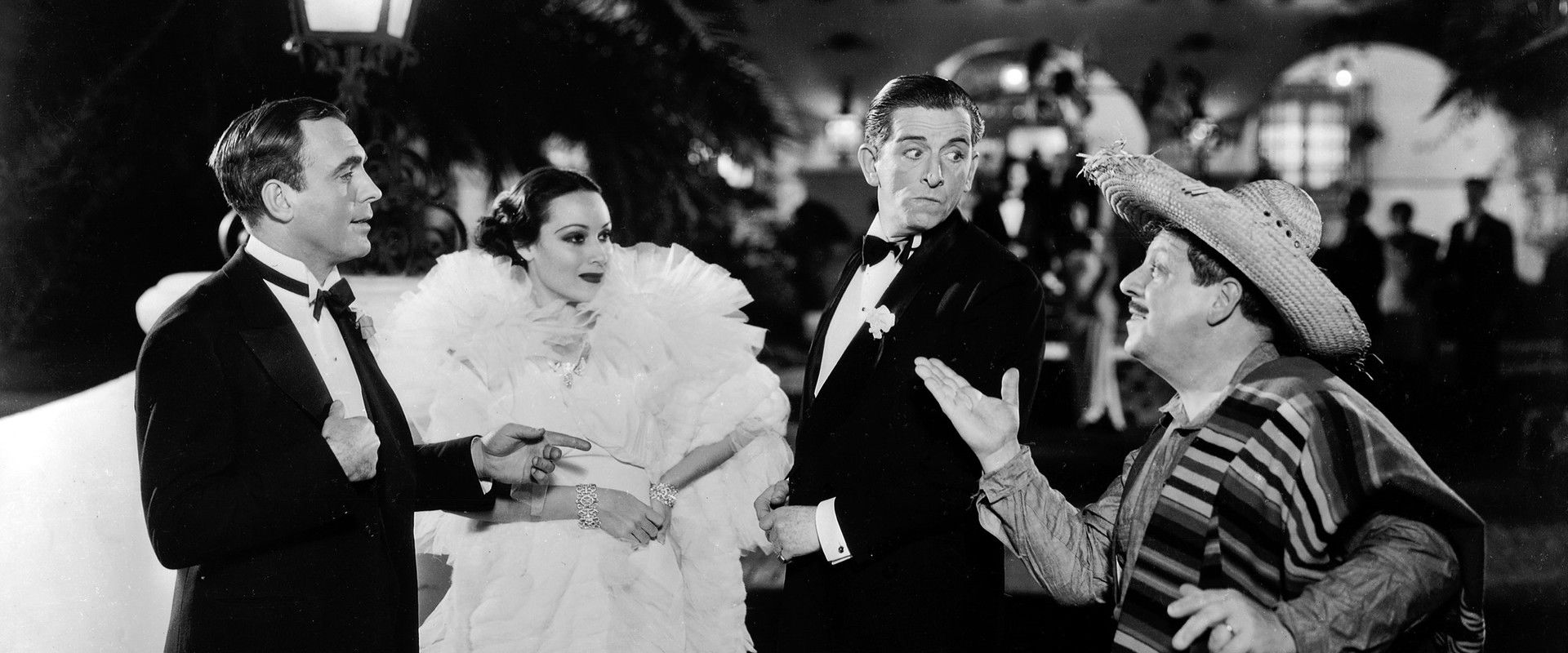 In Caliente backdrop