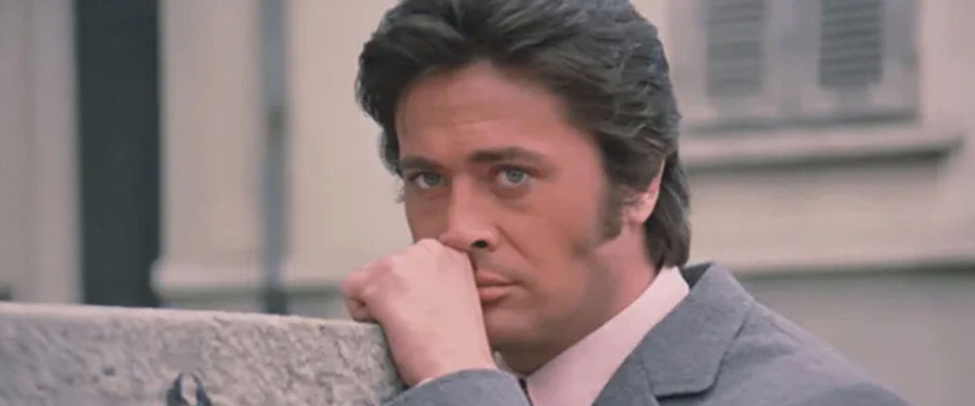 Tek Başına backdrop