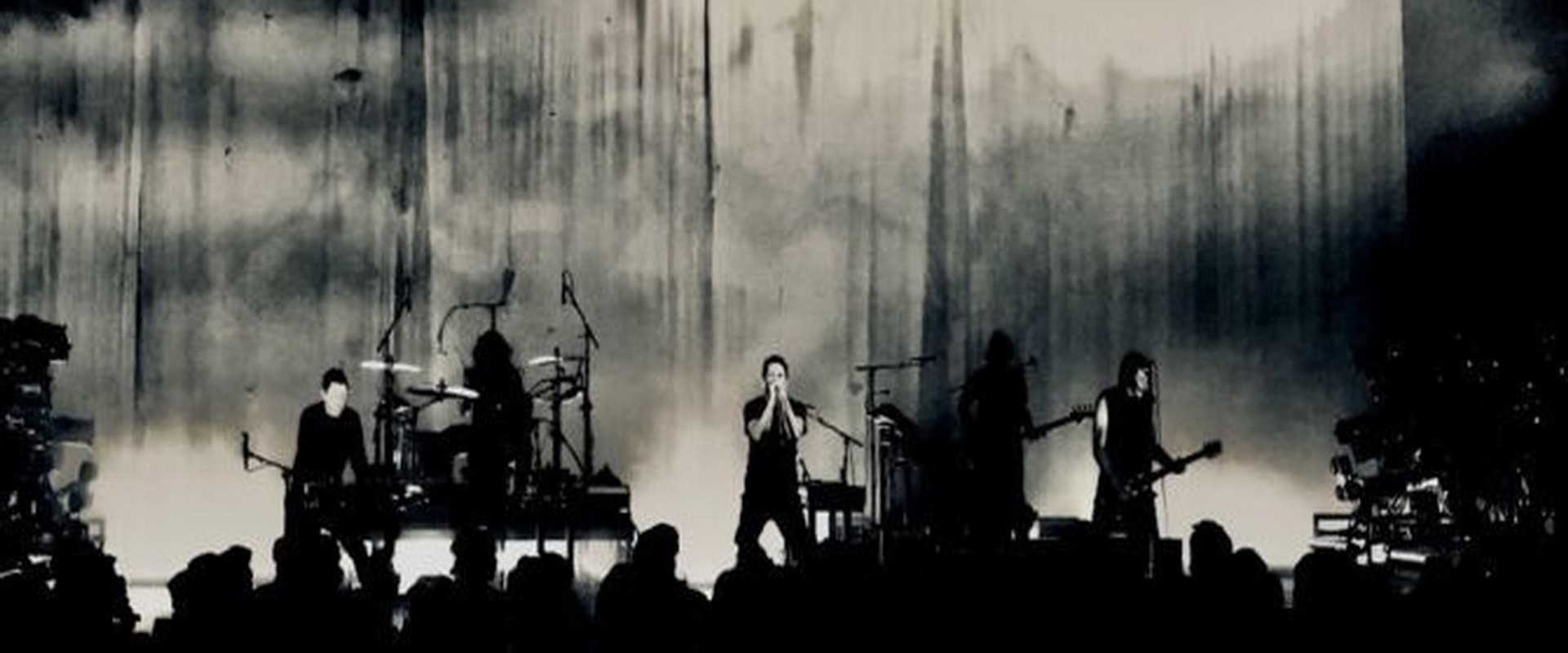 Nine Inch Nails: Live - Cold and Black and Infinite backdrop