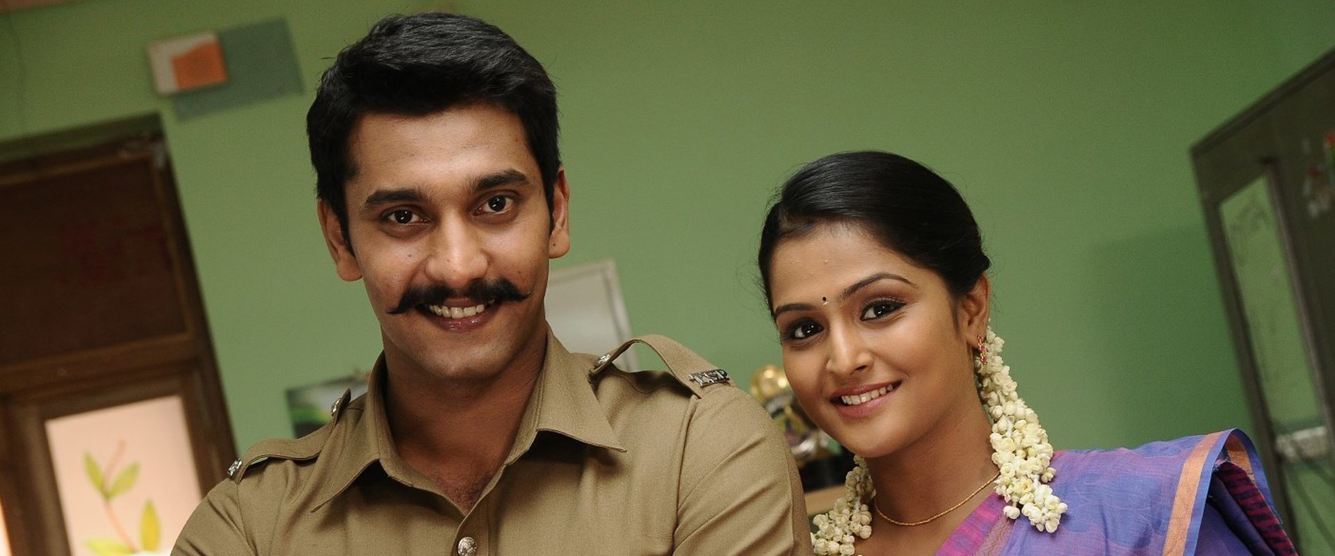 Naalu Policeum Nalla Irundha Oorum backdrop