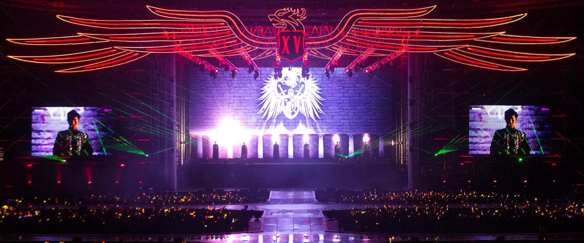 Shinhwa Live 3D - The Legend Continues backdrop