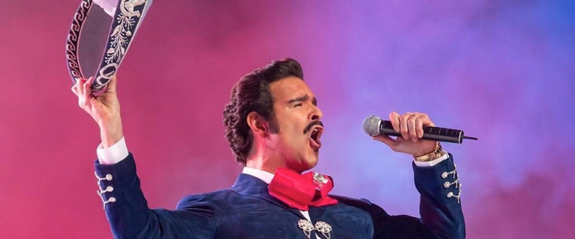 El Hijo Del Pueblo backdrop