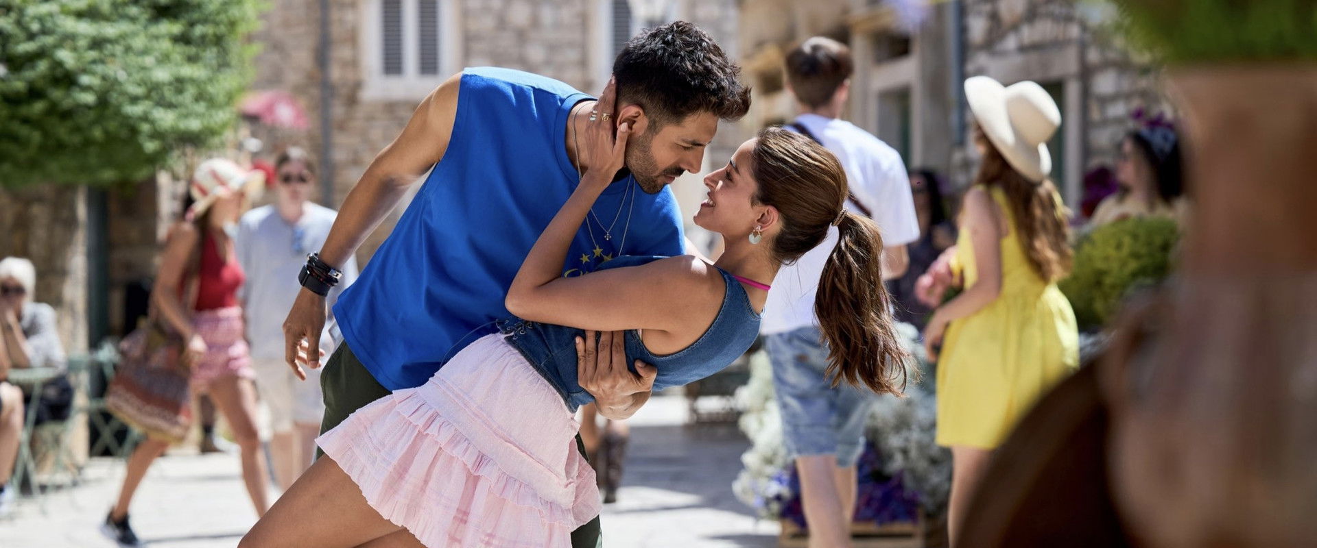 Tu Meri Main Tera Main Tera Tu Meri backdrop