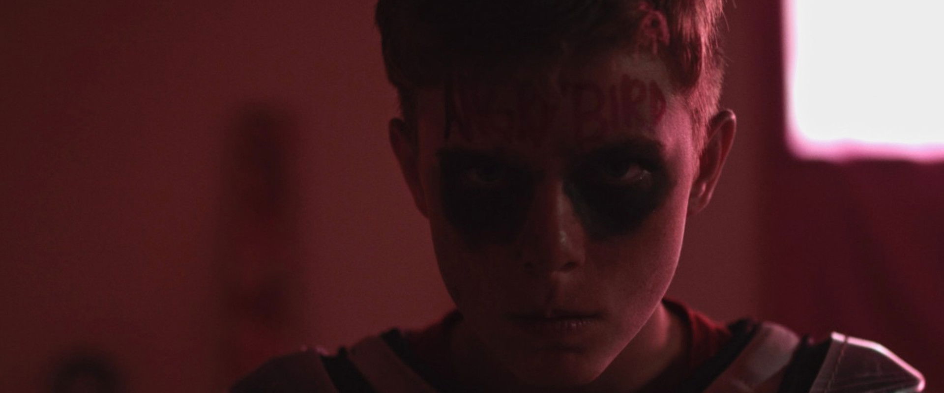 Tuer Hercule backdrop