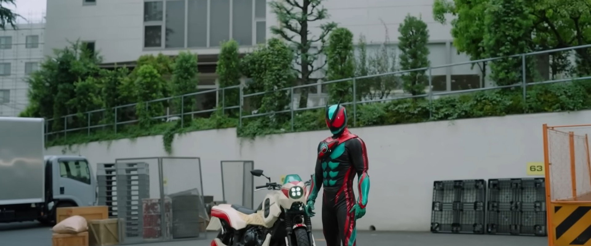 Kamen Rider ZEZTZ: Transformation Classroom backdrop