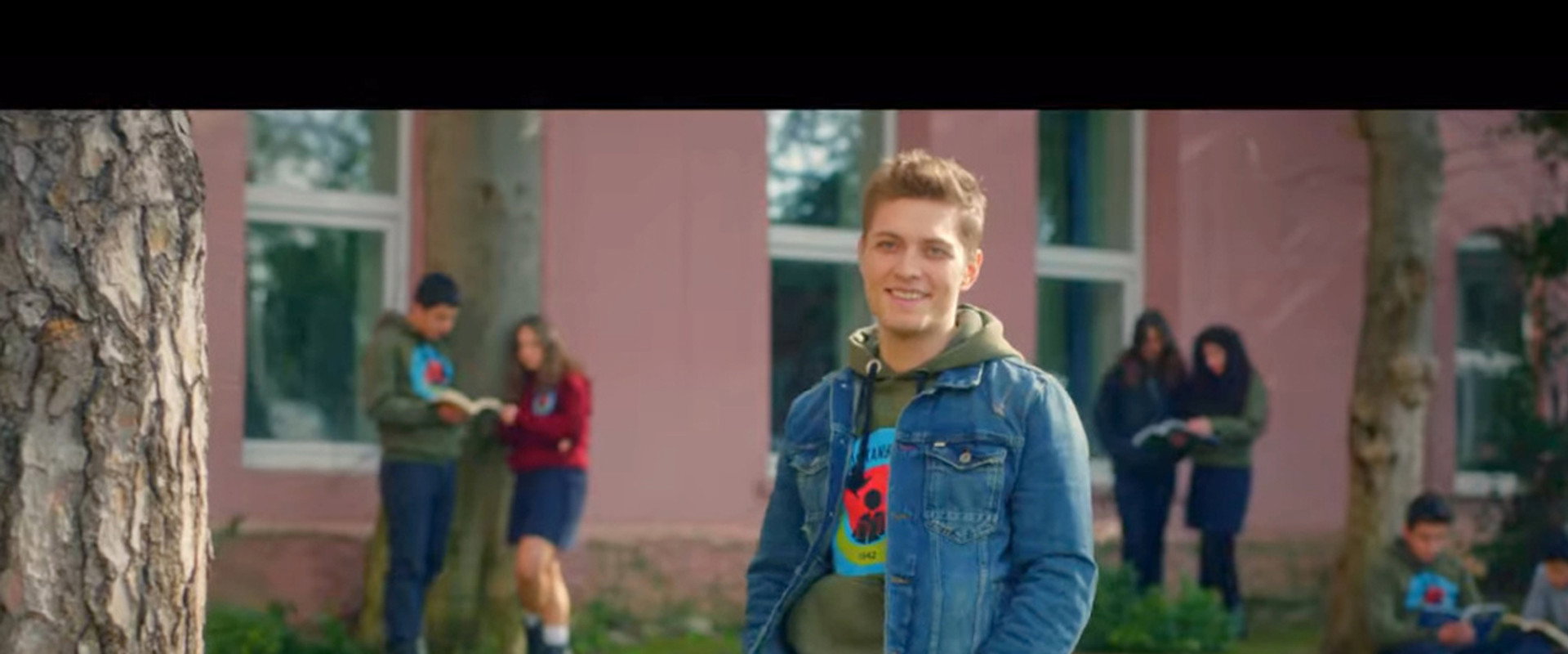 Sesinde Aşk Var backdrop