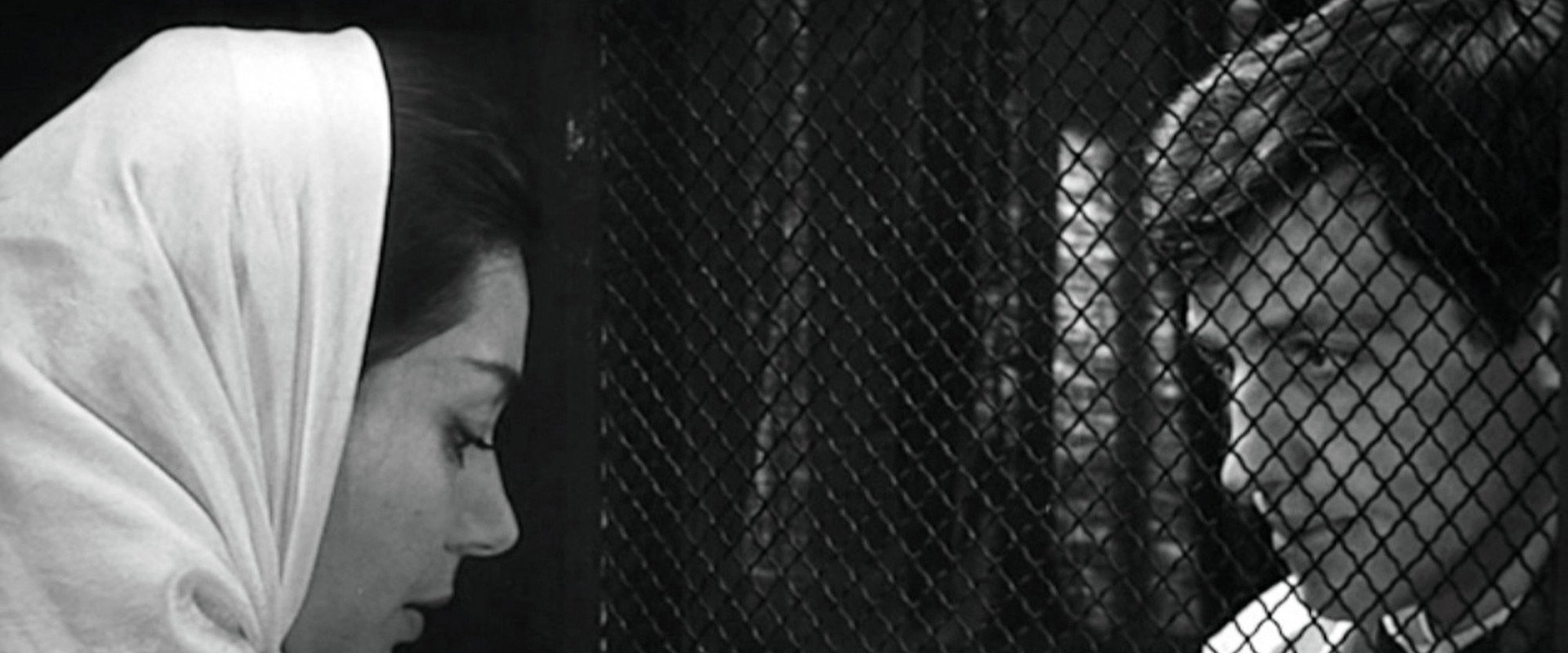 Léon Morin, Priest backdrop