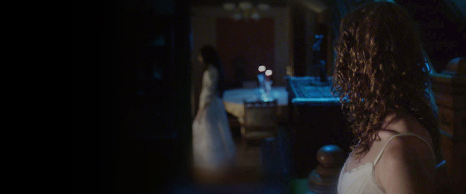 Adaline, A Exorcisada backdrop