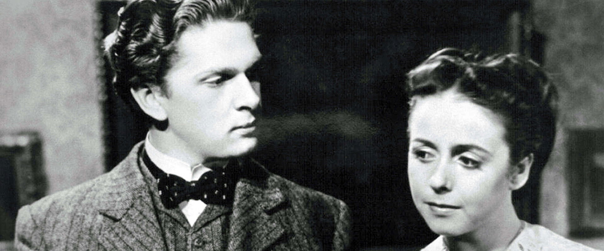 Katupeilin takana backdrop