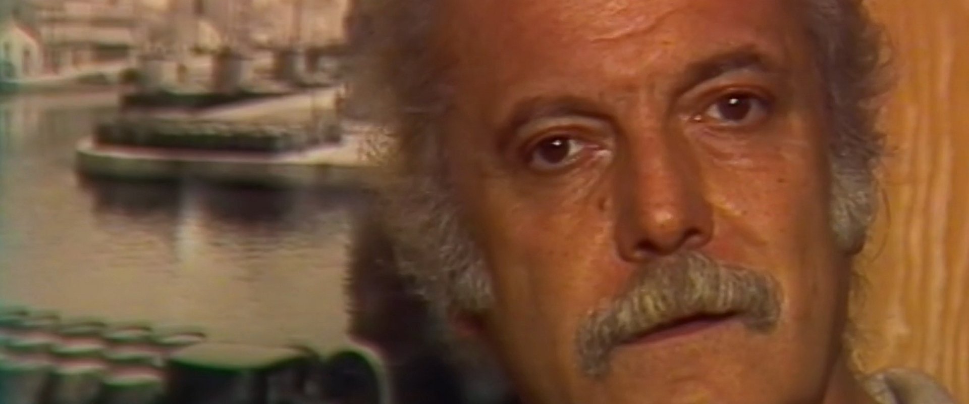 Georges Brassens chez lui à Paris backdrop