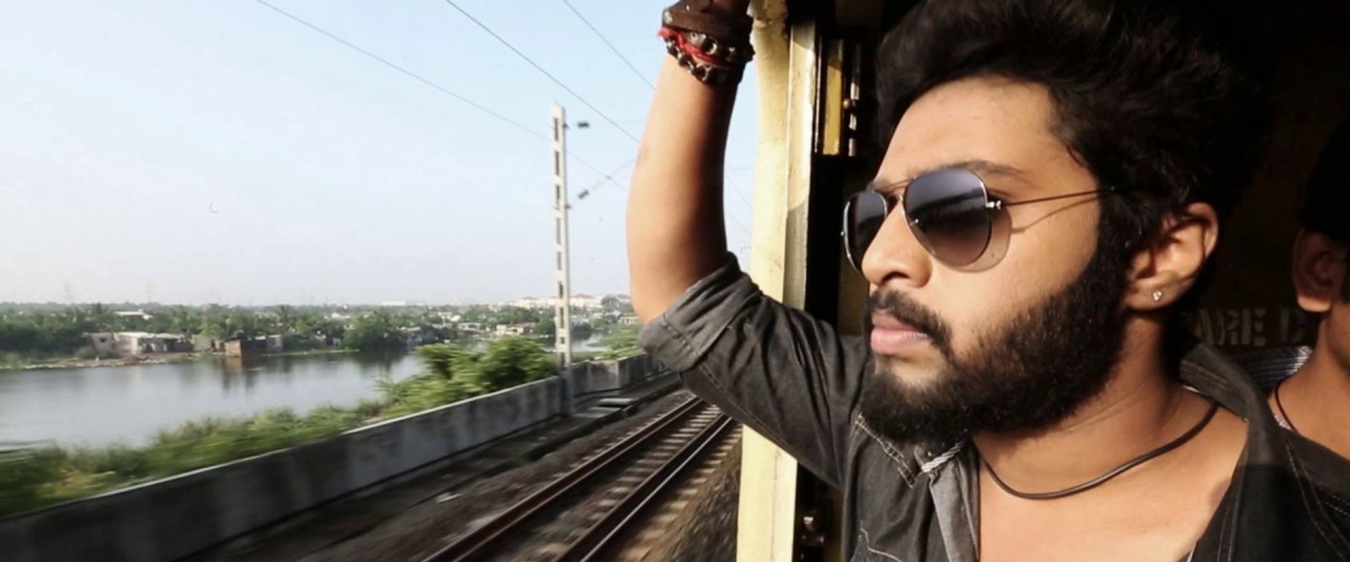 Naalu Peruku Nalladhuna Edhuvum Thappilla backdrop