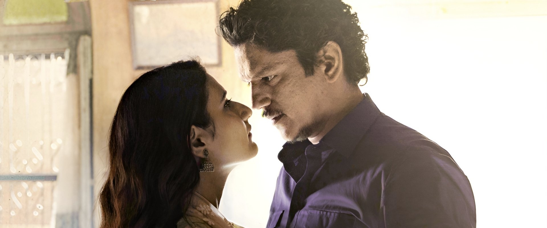 Gustaakh Ishq backdrop