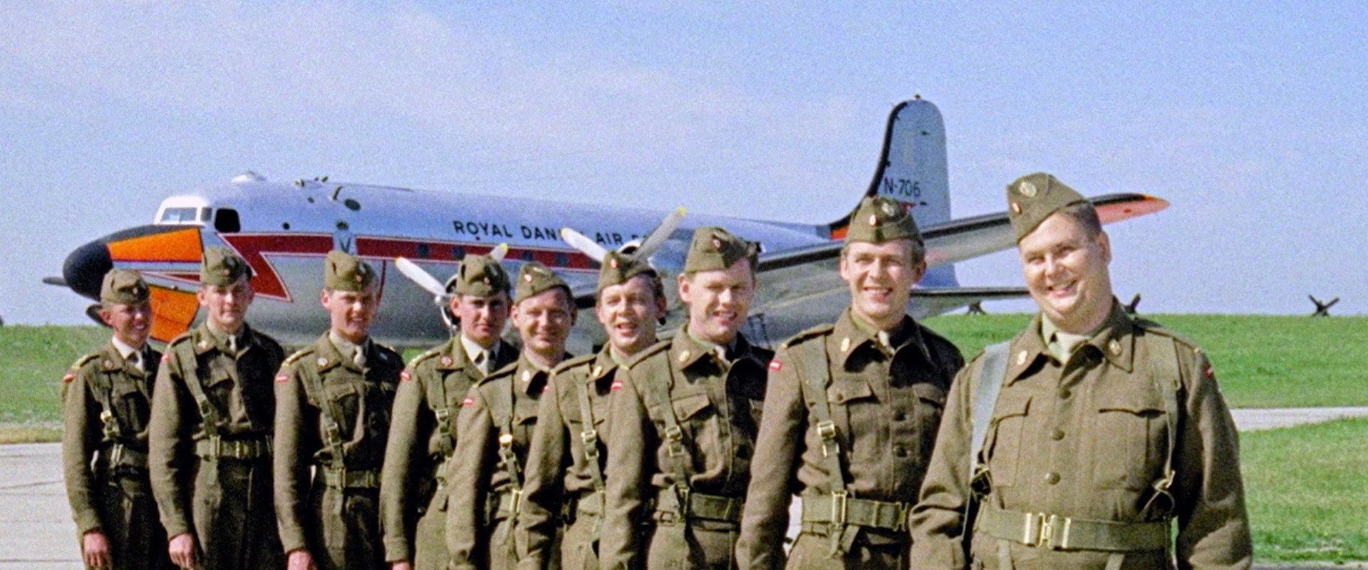 Friends at Arms: Operation Camel backdrop