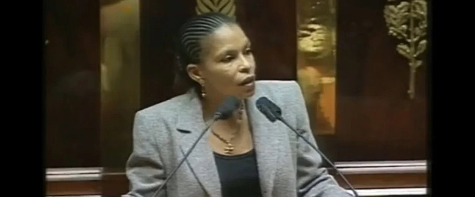 Christiane Taubira : une loi pour mémoire backdrop