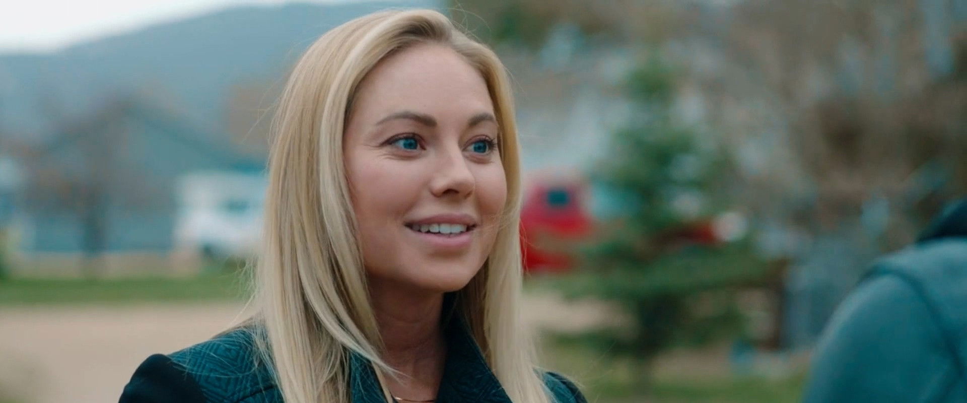 Mistletoe Mixup backdrop