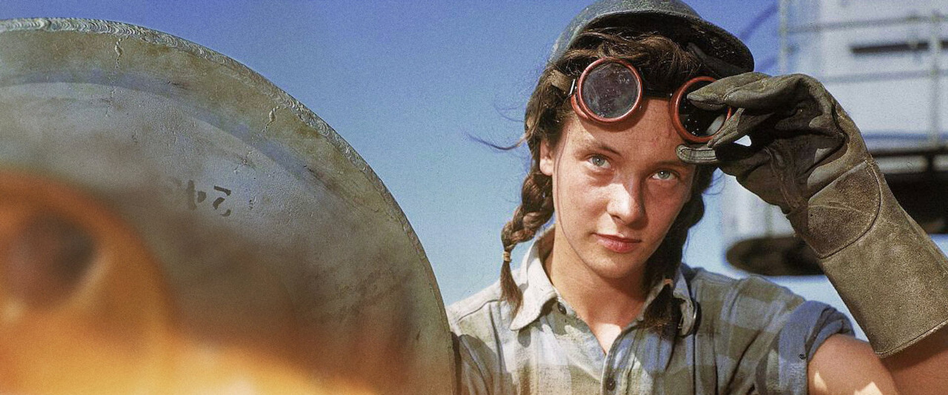 Women at War (1939-1945) backdrop