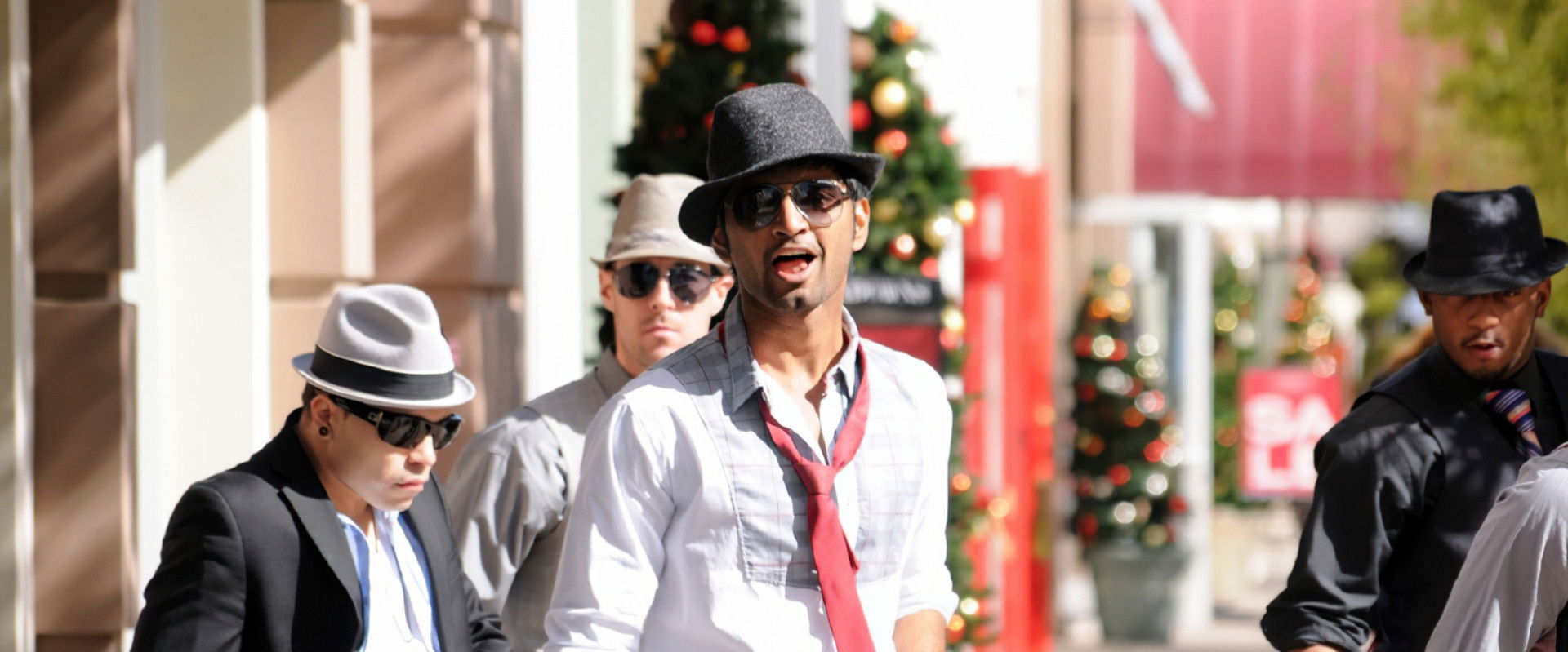 Muppozhudhum Un Karpanaigal backdrop