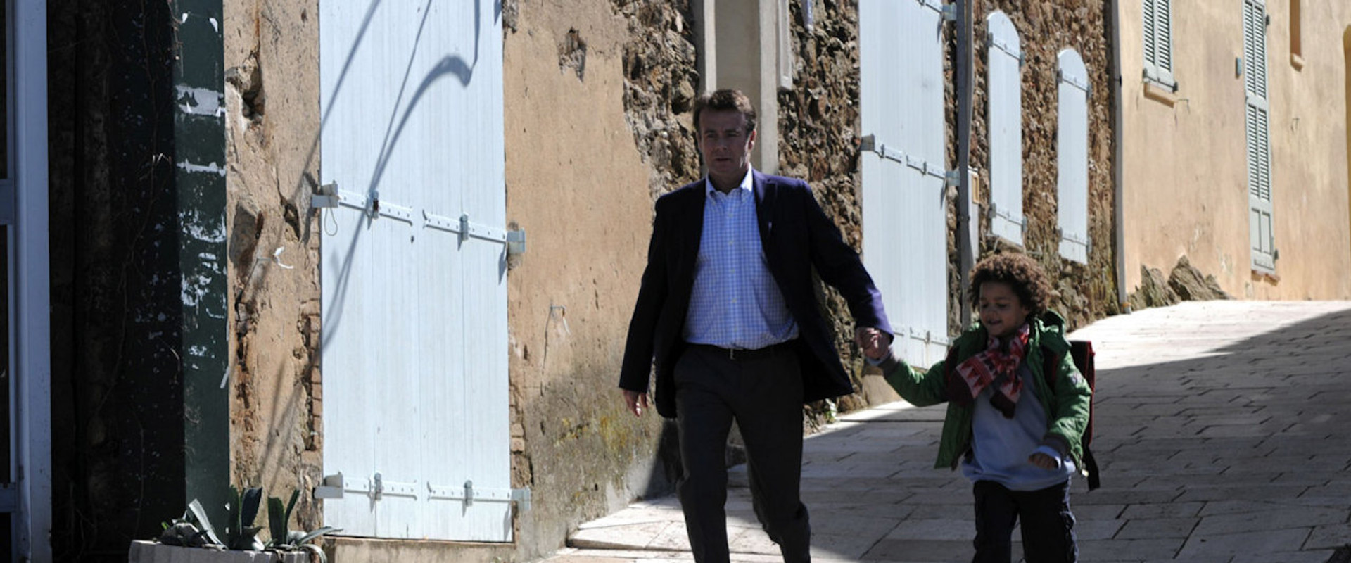 10 jours en or backdrop