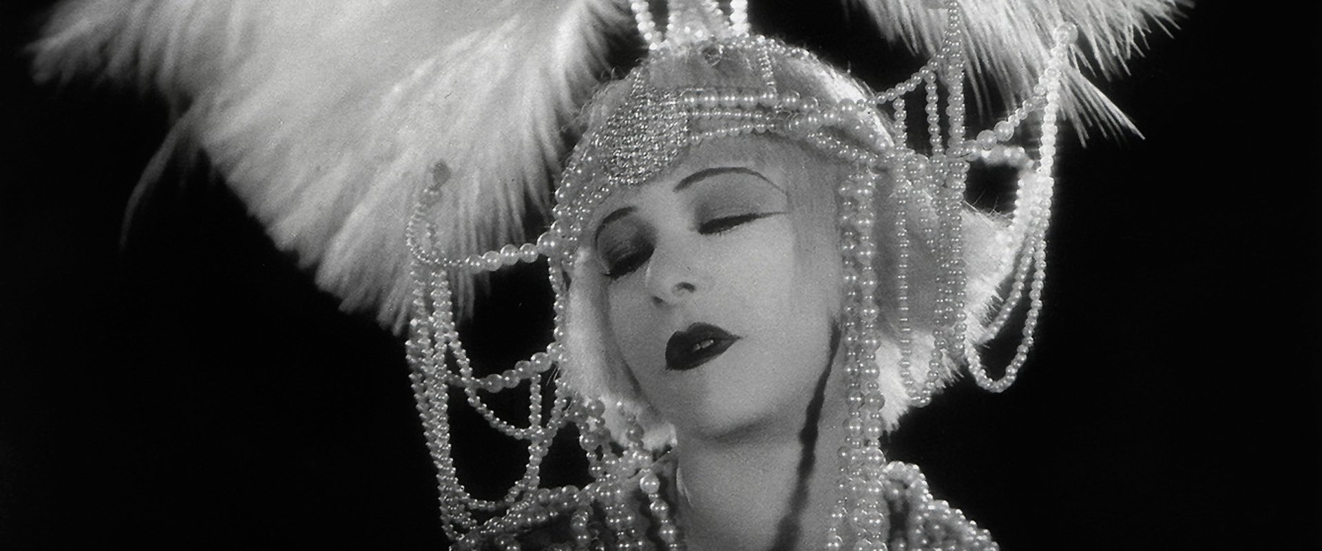 Salomé backdrop