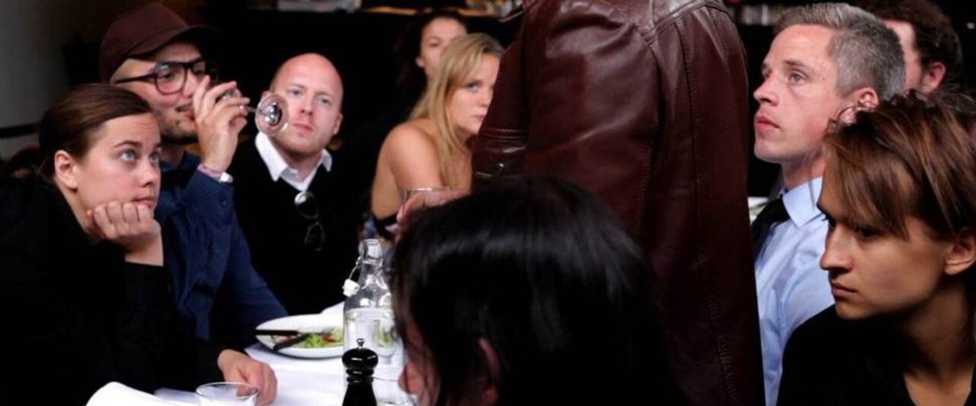 Verden venter backdrop