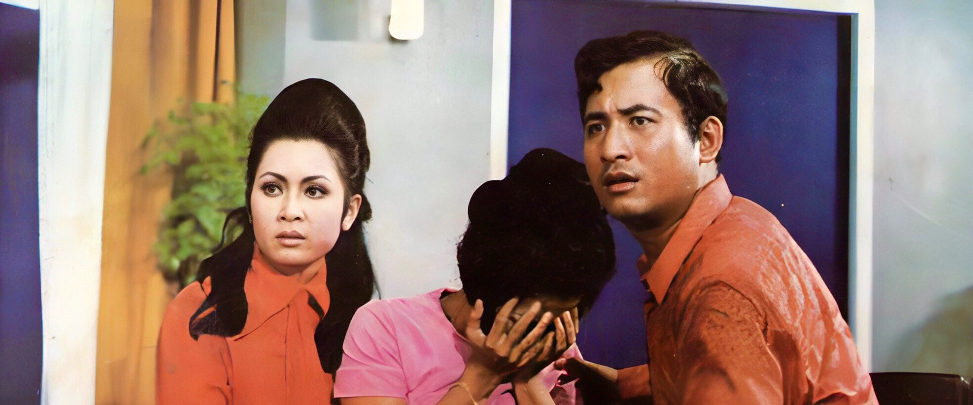 Insee Thong backdrop
