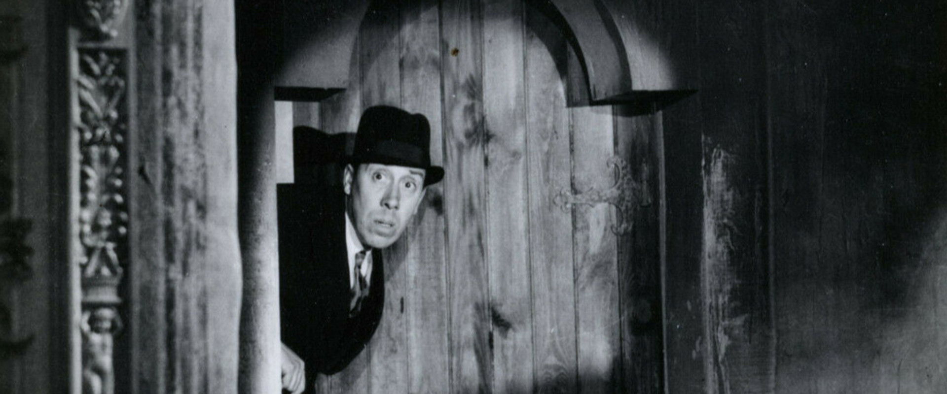 Simple-Minded backdrop