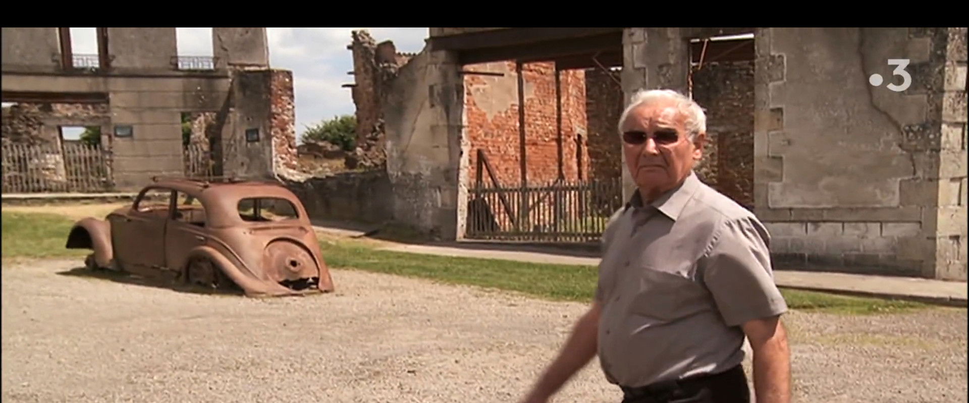 Une vie avec Oradour backdrop