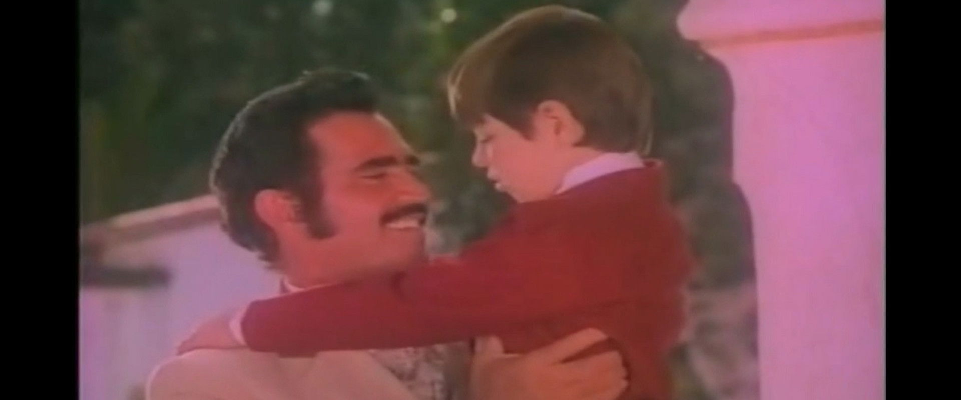 Todo un hombre backdrop