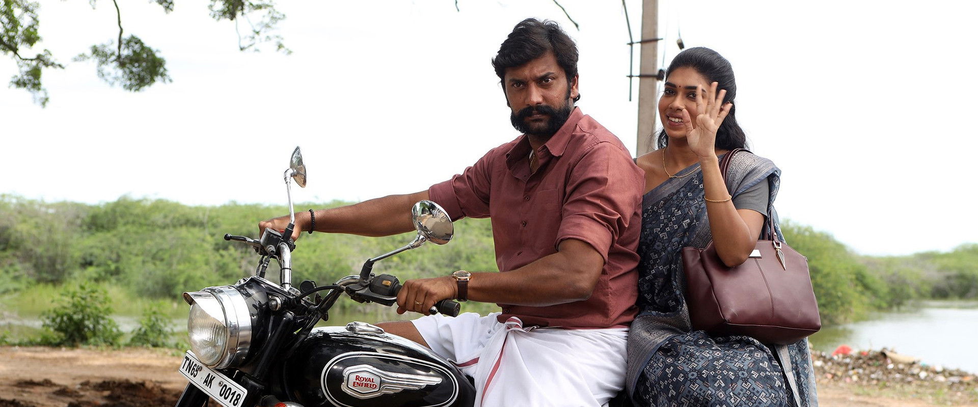 Kazhuvethi Moorkkan backdrop