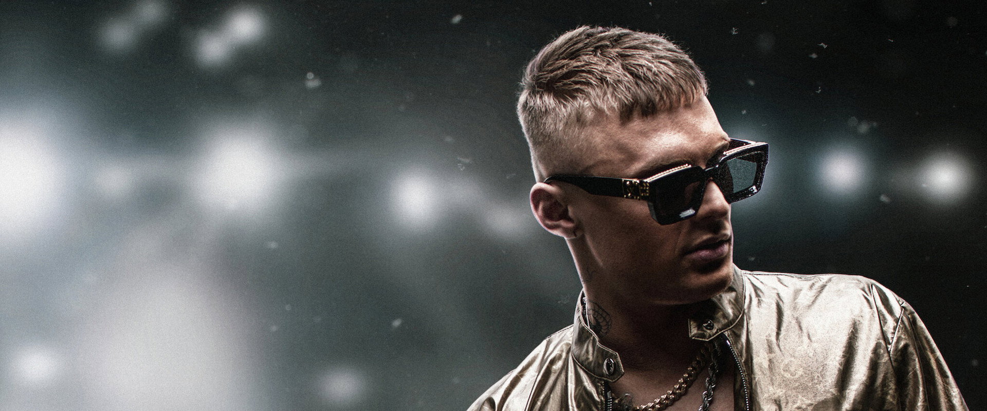 Forever Rich backdrop