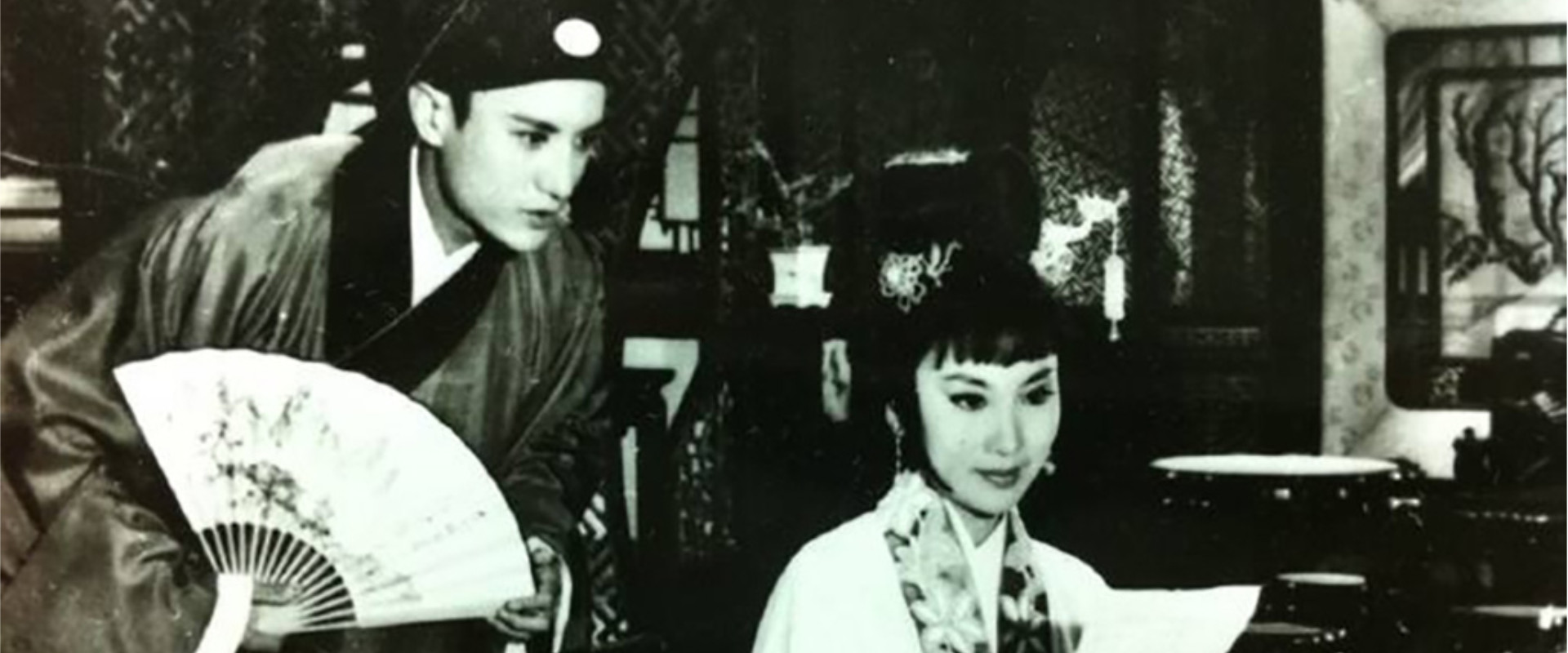 Tung Hsiaowen backdrop