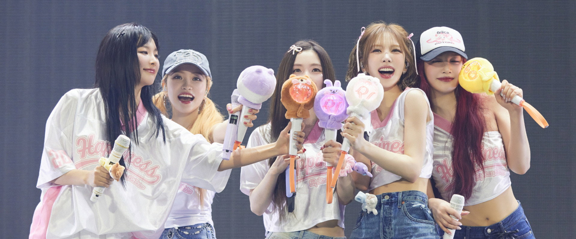 Red Velvet Happiness Diary: My Dear, ReVe1uv in Cinemas backdrop