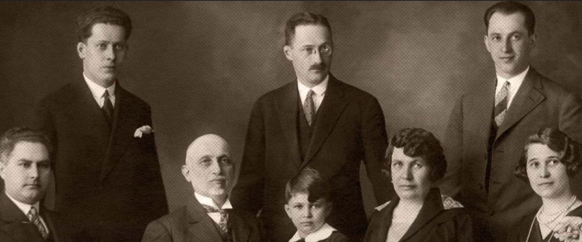 An Unknown Country: The Jewish Exiles of Ecuador backdrop