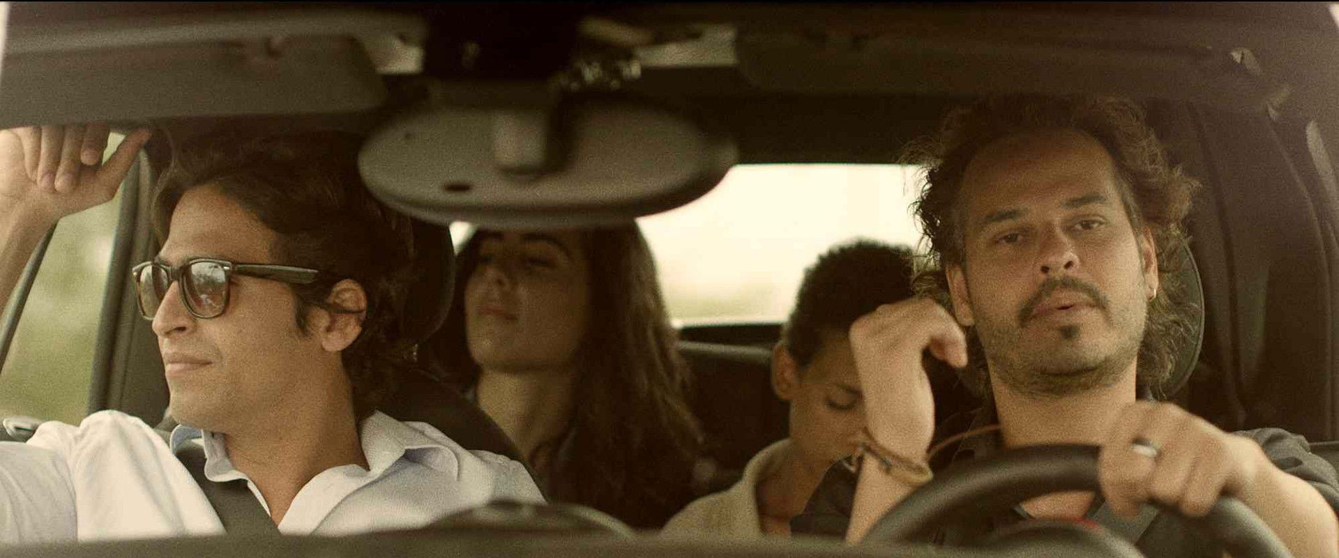 Al sur de la inocencia backdrop